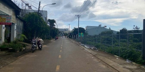 Bán đất thổ cư: Bán đất mặt tiền cạnh số nhà 178 và 180 Nguyễn Thiếp, Phường Ple