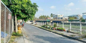 Bán đất thổ cư: Nền đẹp - 110m2 - mặt tiền bờ kè Rạch Ngỗng thông hồ Bún Xáng