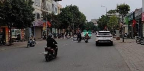 Bán đất thổ cư: Cạnh Phố VIP_ An Đào C _Ngõ Thẳng cách 8m ra Phố- Trung Tâm Phố 