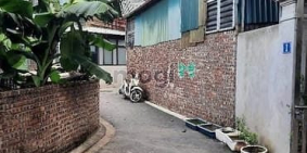 Bán đất thổ cư: Bán 40m2 4mx10 vuông vắn , ngõ thoáng đẹp gần vinhomes