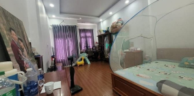 Nhà riêng: Cho thuê nhà HXT Lạc Long Quân. 5Pn 4wc. 3 lầu, Full nội thất 1