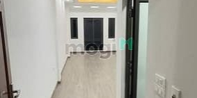 Nhà riêng: Cho thuê nhà ngõ 193 trung kính 50m x7T thang máy