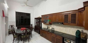 Nhà riêng: Cho thuê nhà ngõ 131 nguyễn thị định 58m x5T thang máy