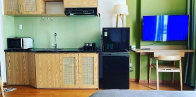 Căn hộ chung cư: Căn hộ Balcony mặt tiền Đề Thám, thang máy, máy giặt riêng Quận