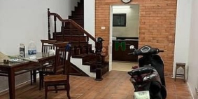 Nhà riêng: Cho thuê nhà ngõ 33 chùa láng 85m x 5T ô tô đỗ cửa