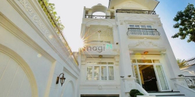 Biệt thự: Cho thuê VILLA khu VIP Q2. DT: 800m2. Giá rẻ : 75 triệu. Lh em Khánh