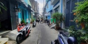 Nhà riêng: Nhà cho thuê: 427/5A Lạc Long Quân Q11, (4x12m 3L 3 phòng lớn)