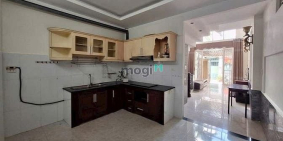 Nhà riêng: Nhà Thạnh lộc 41 quận 12. DT 4x13m 3 lầu 4pn.5wc có nội thất giá 12tr