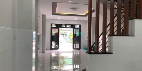 Nhà phố: Nhà đẹp, mới sơn sửa lại MT đường 55 quận 6 giá 18 tr/th