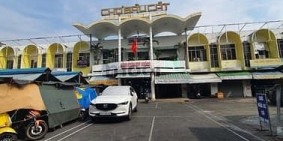 Nhà phố: Cho thuê nhà Mặt tiền Nguyễn hồng Đào-Đối diện Chợ BC. DT 4.5x16. 2Lầu