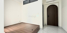 Nhà hàng - Khách sạn:  Tung 20 Căn Mới Xây, Có Ban Công, Có Cửa Sổ Ngay Ngã Tư 