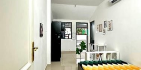 Nhà hàng - Khách sạn: Căn Hộ Sát Bên Sân Bay ... Có Ban Công Riêng 