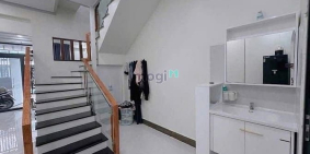 Nhà hàng - Khách sạn: Nhà nguyên căn giá siêu rẻ, nằm ngay hàng xanh