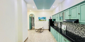 Nhà hàng - Khách sạn: 1PN 50m2 máy giặt riêng, ban công