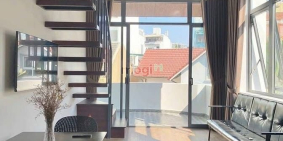 Nhà hàng - Khách sạn: Cho thuê CHDV Full nt - Ban Công - duplex cao 2M - khu an 