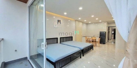 Nhà hàng - Khách sạn: Căn hộ ban công 45m2 - Ở được 4 người 4 xe Gần công thương