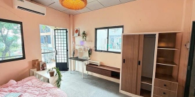 Nhà hàng - Khách sạn: Phòng ban công, xa bếp - Đường D5, Bình Thạnh gần ĐH Ngoại