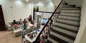 Bán nhà riêng: Giải Phóng- dân xây- gần ô tô - gần bách kinh xây- 3 thoáng