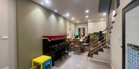 Bán nhà riêng: Bán căn nhà Đại từ, dt50m2x5 tầng - giá 7.85 tỷ,ngõ oto,nhà đẹp,ở