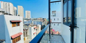 Phòng trọ: Studio ban công nằm ngay hàng xanh, thuận tiện di chuyển qa Q1