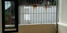 BÁN NHÀ NGÕ 33m2  ĐÊ LA THÀNH ơ 2 tỷ 9