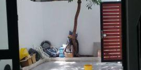 Định cư nước ngoài bán nhanh nhà 2 tầng ngay trung tâm