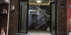 bán căn nhà ngay chợ Bình Chánh 2lầu5x18m sổ hồng riêng