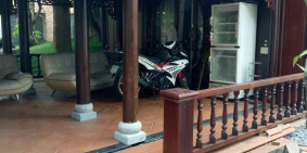 cần bán gấp lại căn Biệt Thự nội thất bằng gỗ Đỏ, Cẩm Lai  , ở khu dân cư Bình H