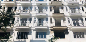 BÁN 7 CĂN NHÀ PHỐ MẶT TIỀN ĐƯỜNG 12M GẦN CHỢ TIỆN LỢI KINH DOANH MUA BÁN MỌI NGÀ