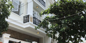 Nhà riêng Thủ Đức 1 trệt 3 lầu 70 m2 giá 7,6 tỷ. SHR chính chủ.