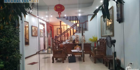 Nhà đẹp Xuân Thủy 38m, 4T, gần 6 tỷ, ngõ ô tô, kinh doanh sầm uất.