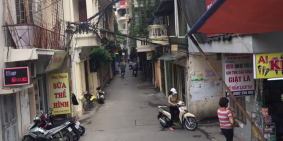 Nhà Đê La Thành 35m2 x 4T. Lô góc 2 mặt thoáng. Giá bình dân. LH 0961518382