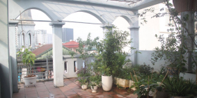 Bán nhà mặt Đê Trần Khát Chân, đường rộng hai ô tô tránh nhau, trung tâm chợ kin