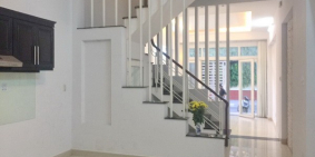 Bán nhà 2 lầu đẹp mặt tiền Phan Huy Thực quận 7.