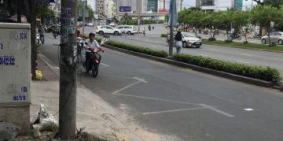 Cho thuê nhà 3 lầu, sân đậu xe hơi ngay MT 19G Nguyễn Hữu Cảnh,  P.19, Bình Thạnh.