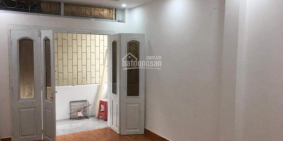 Cho thuê nhà 4 tầng, 2 mặt tiền, phố Khâm Thiên, Đống Đa 10tr/tháng