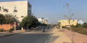 Tôi cần bán gấp lô 105m2 ở kdc An thuận, hướng tây bắc, SHR , điện âm, nước máy, xây dựng ngay, thích hợp mua để ở LHCC: 0868.29.29.39