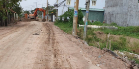 Cần bán gấp đất 1/ Tỉnh Lộ 9. DT: 2700m2, Giá 7.5tr/m2, ( Bớt Lộc). Đường 7m. LH