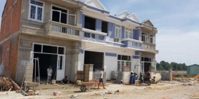 Bán gấp nhà 1 trệt 1 lầu,hỗ trợ ngân hàng 60%,ngay chợ đường Hùng Vương. Gọi ngay 0981059062