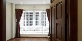 Bán nhà Nguyễn Khang 36m2 x 5T. Giá 3,4 tỷ. Ngõ xe ba gác tránh.