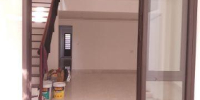 Bán nhà 2 tầng nhiều tiện ích ngay trung tâm phố