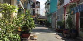 Bán nhà hẻm nhựa 6m đường Lê Thúc Hoạch, DT 4m x 11m, nhà 1 lầu. Giá 4.7 tỷ.
