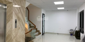 Cho thuê nhà mặt phố Nguyễn Văn Huyên diện tích 100m2x5