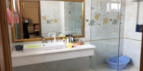 Bán nhà gấp, vị trí đẹp biệt thự  2 lầu cách ngã 4 thủ đức 200m