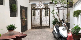 Nhà đẹp là đây chứ đâu cách phố Đội Cấn 10m,Dt 83m.