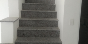 Bán nhà phố 1 trệt 1 lầu đúc thật.