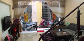 - Bán nhà 4 tầng đường Vũ Chí Thắng ( Ngõ Đồng Bún).Diện tích 46m. Giá 1,75 tỷ.