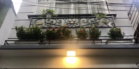 cần bán nhà Đặng Văn Ngữ  trệt 2 lầu và sân thượng, 4 phòng  ngủ 1 phòng thờ