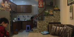 CẦN BÁN NHÀ CHÍNH CHỦ , TIỆN NGHI ĐẦY ĐỦ , NGÕ OTO , VỀ Ở NGAY , PHỐ LIỄU GIAI