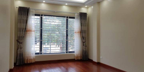 Nhà lô góc -ngõ ôtô cách 15m Nguyễn Văn Huyên- 43m2, mt 4m, giá 4,9 tỷ